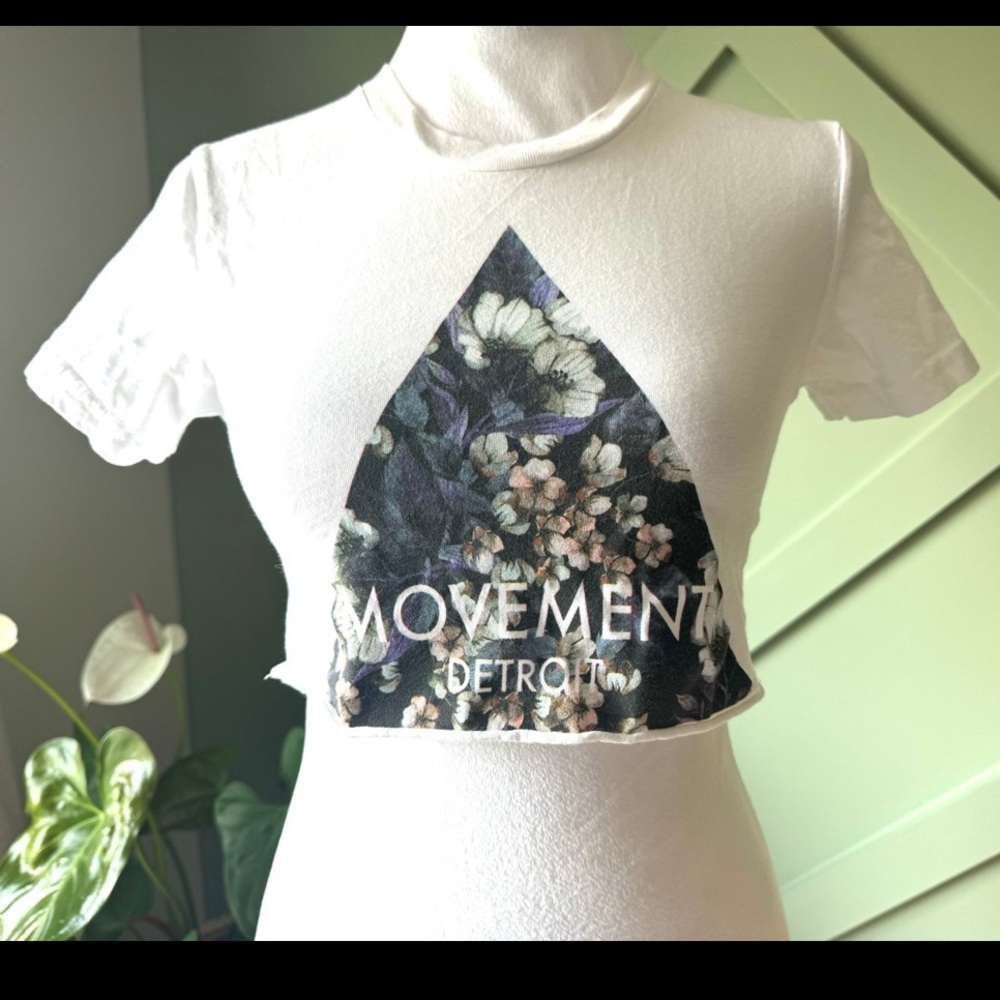Detroit Movement fest cropped top size S( runs small)